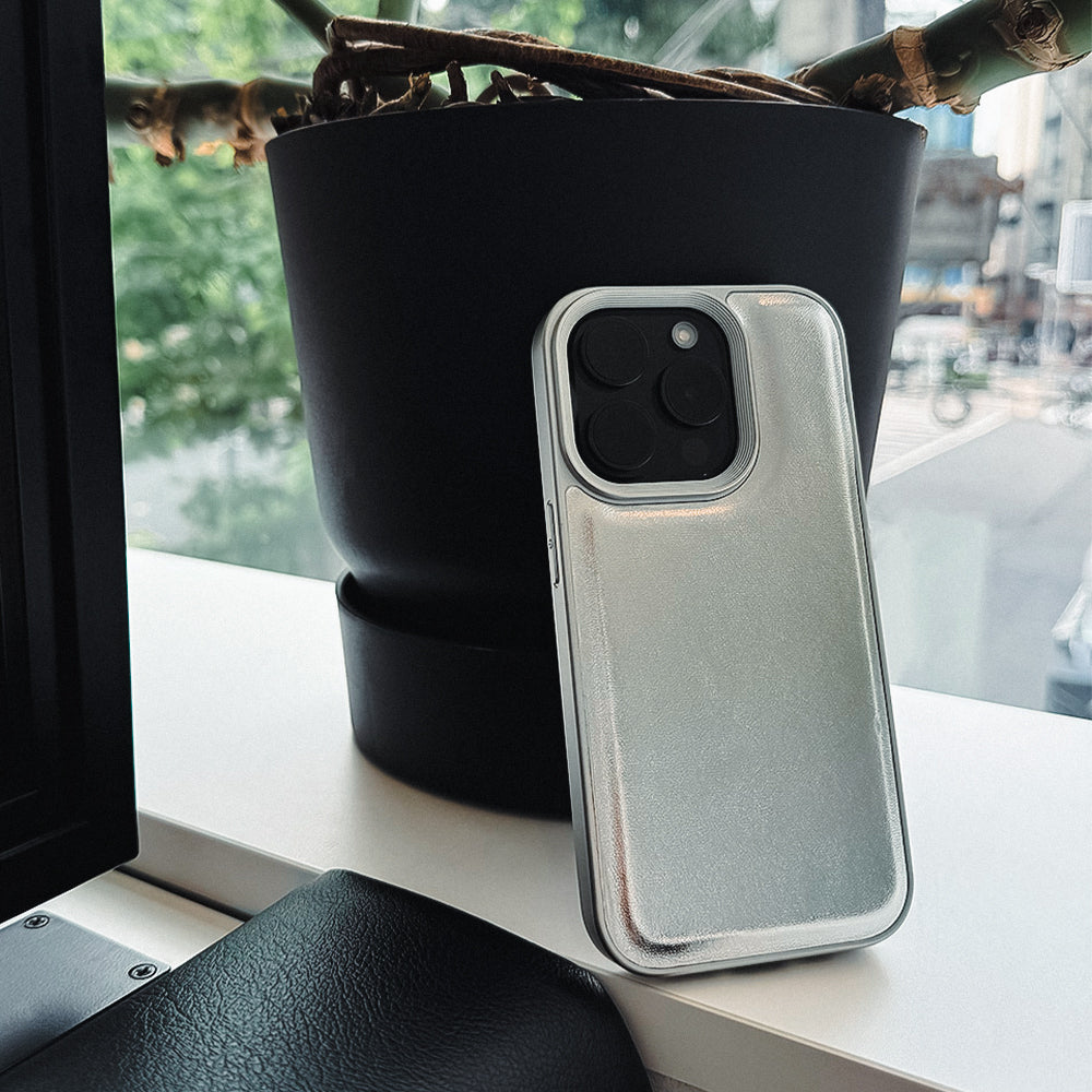 【iPhone15 Pro】シルバーパフケース