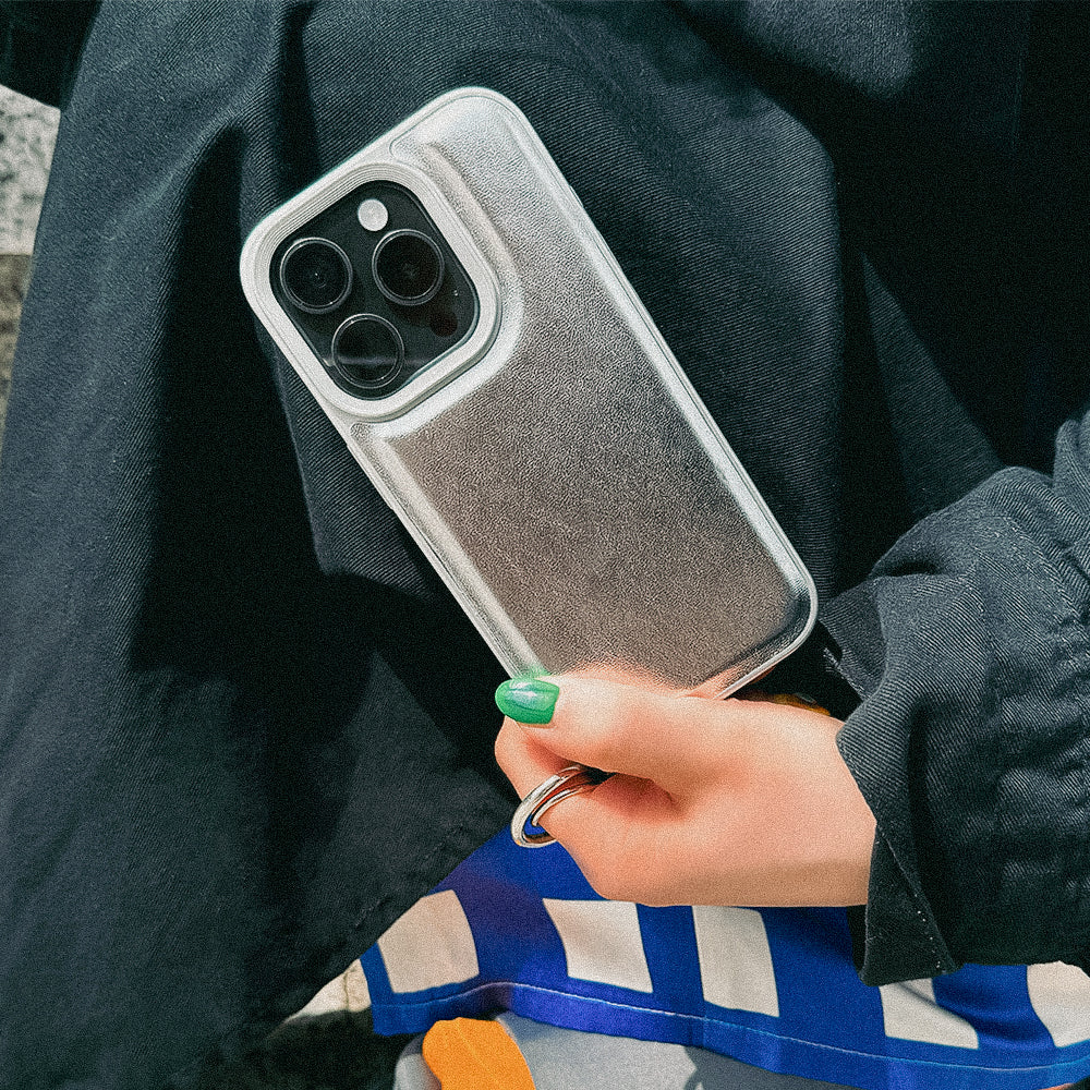 【iPhone15 Pro】シルバーパフケース
