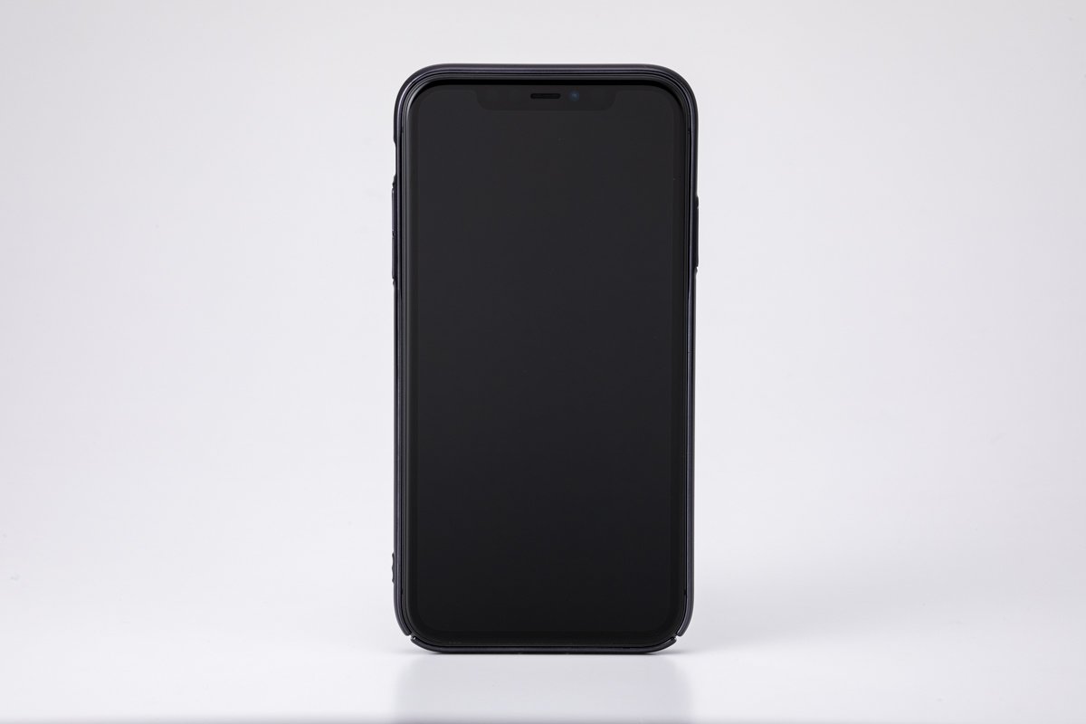 【iPhone11】サイドメッキケース(ブラック)